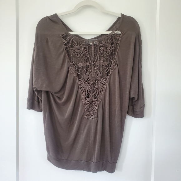 Beautiful embroidered top - Picture 2 of 6